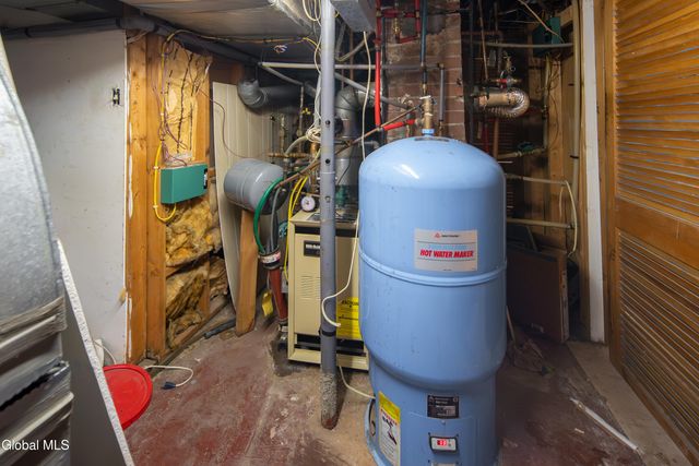 81 N Main Avenue, Albany, NY 12203