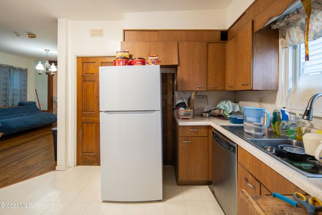 81 N Main Avenue, Albany, NY 12203