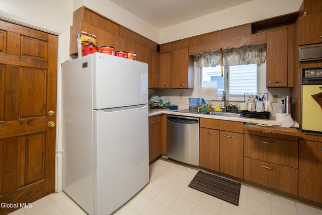 81 N Main Avenue, Albany, NY 12203