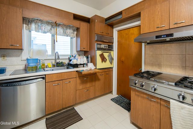 81 N Main Avenue, Albany, NY 12203