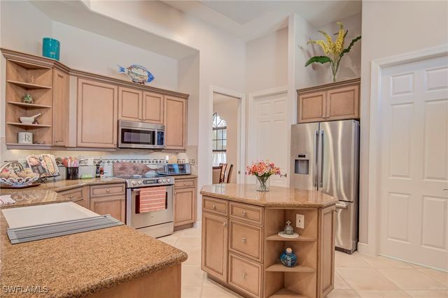 3126 Terramar CT, Naples, FL 34119