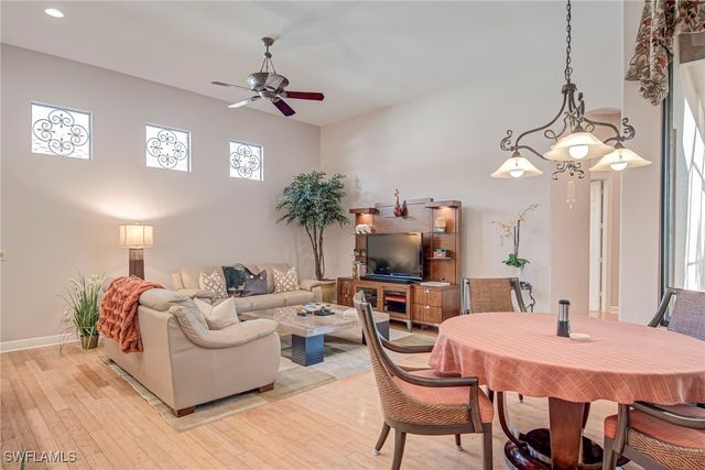 3126 Terramar CT, Naples, FL 34119