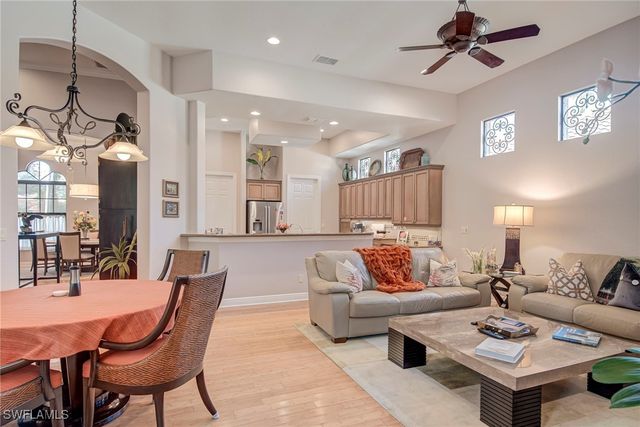 3126 Terramar CT, Naples, FL 34119