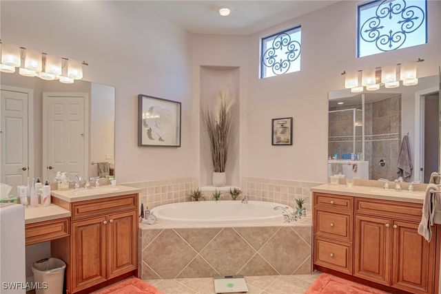 3126 Terramar CT, Naples, FL 34119