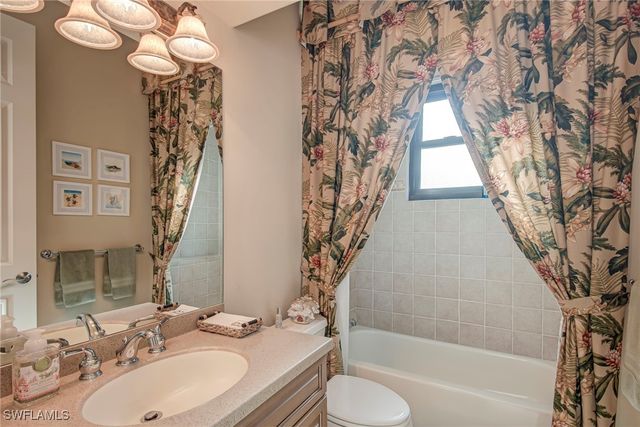 3126 Terramar CT, Naples, FL 34119