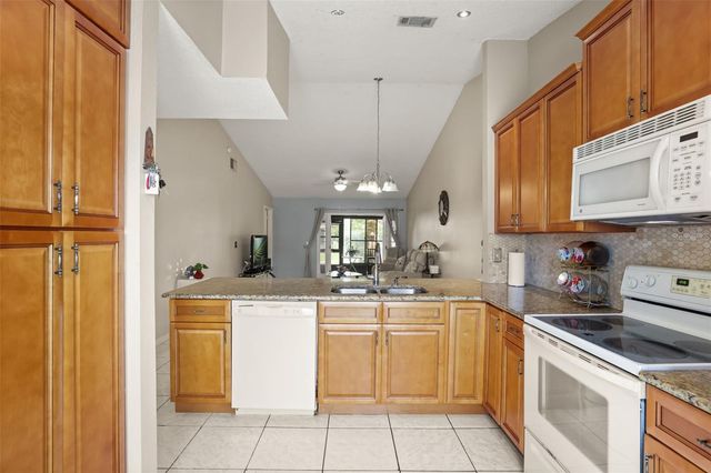 49 PINE ISLAND CIRCLE, Kissimmee, FL 34743