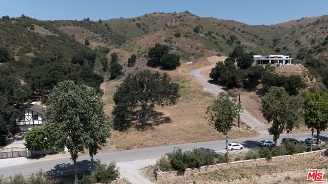 2391 Stokes Canyon Rd, Calabasas, CA 91302