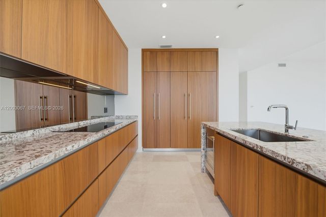 175 SE 25th Rd 3302, Miami, FL 33129