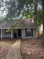 63 Hickory, unit 2, Hattiesburg, MS 39402
