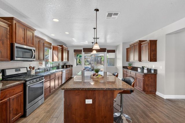 2040 Somers St, Roseville, CA 95747