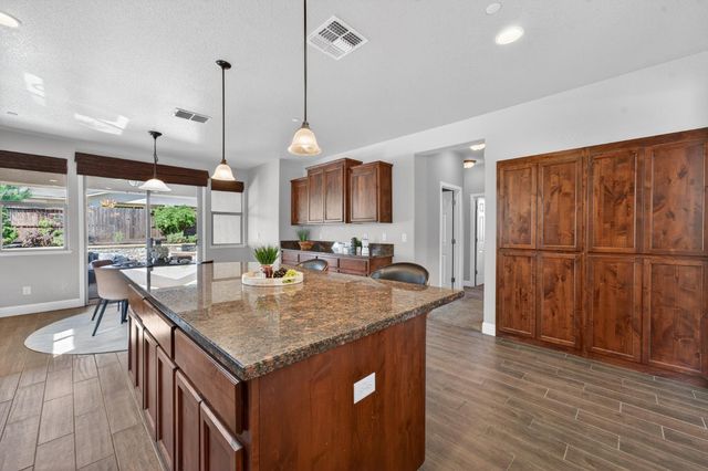 2040 Somers St, Roseville, CA 95747