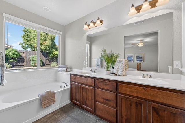 2040 Somers St, Roseville, CA 95747