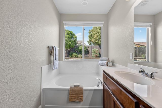 2040 Somers St, Roseville, CA 95747