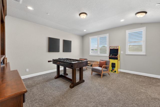 2040 Somers St, Roseville, CA 95747