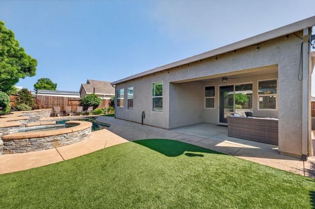 2040 Somers St, Roseville, CA 95747