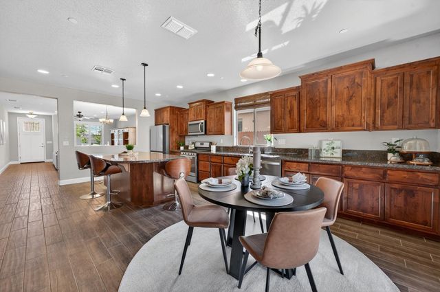 2040 Somers St, Roseville, CA 95747