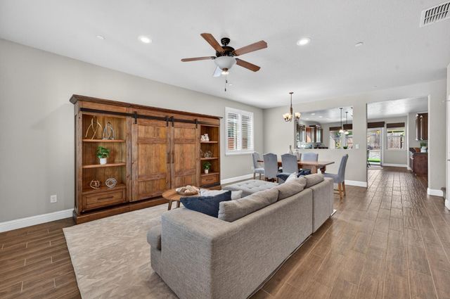 2040 Somers St, Roseville, CA 95747