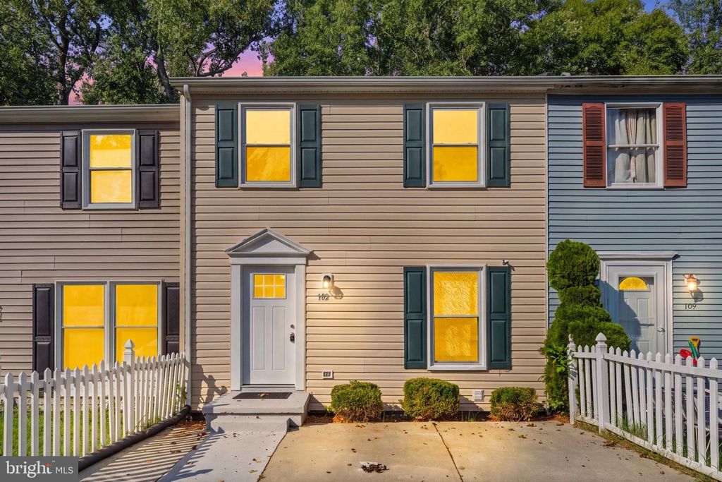 102 LITTLE CREEK LN, La Plata, MD 20646