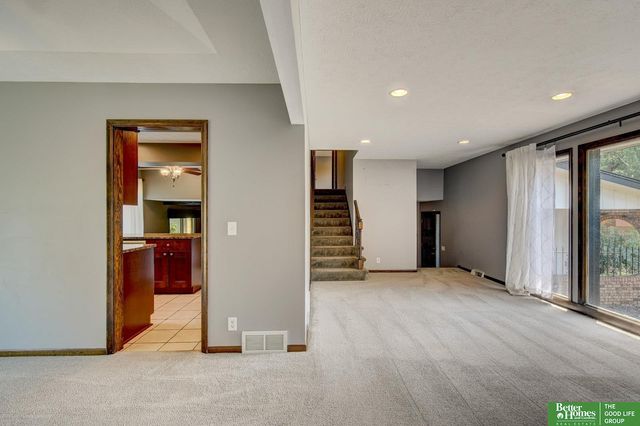 511 S 150th Circle, Omaha, NE 68154