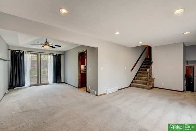 511 S 150th Circle, Omaha, NE 68154