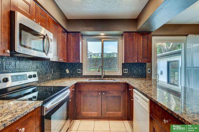 511 S 150th Circle, Omaha, NE 68154