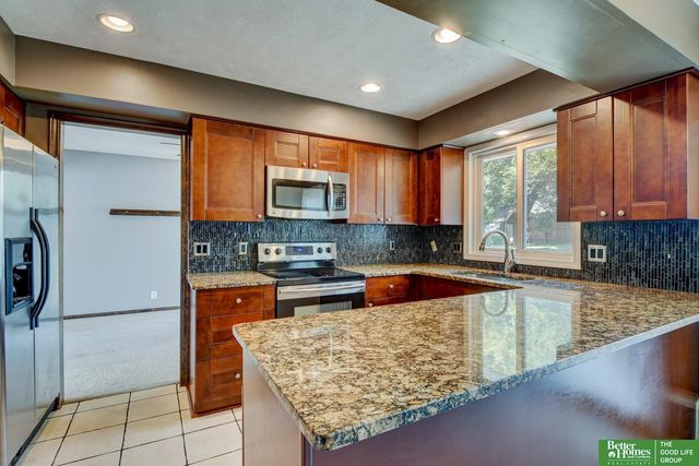 511 S 150th Circle, Omaha, NE 68154