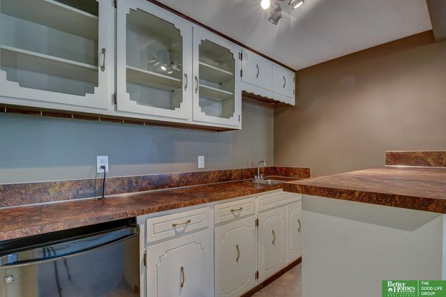 511 S 150th Circle, Omaha, NE 68154
