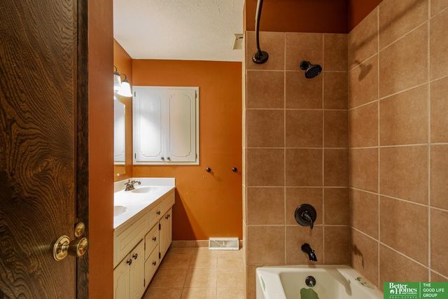 511 S 150th Circle, Omaha, NE 68154