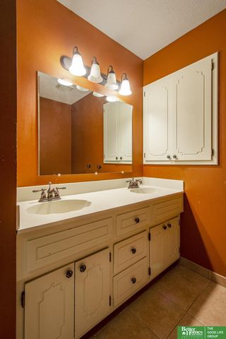 511 S 150th Circle, Omaha, NE 68154