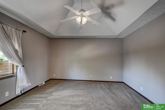 511 S 150th Circle, Omaha, NE 68154