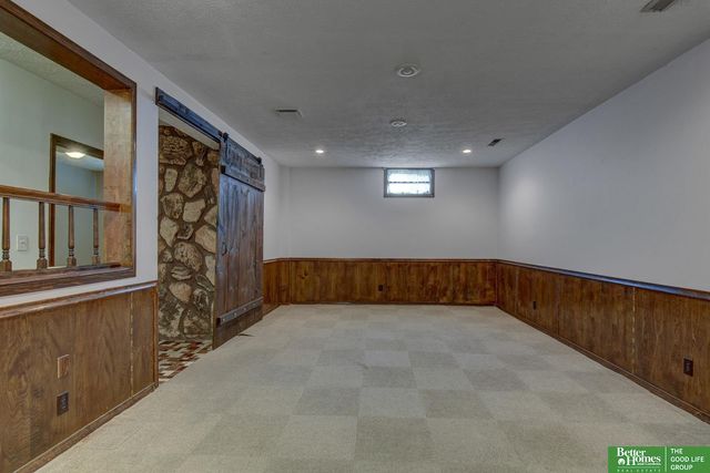 511 S 150th Circle, Omaha, NE 68154