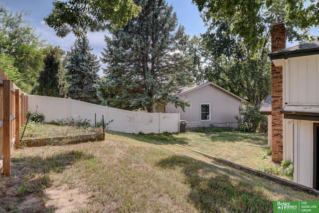 511 S 150th Circle, Omaha, NE 68154