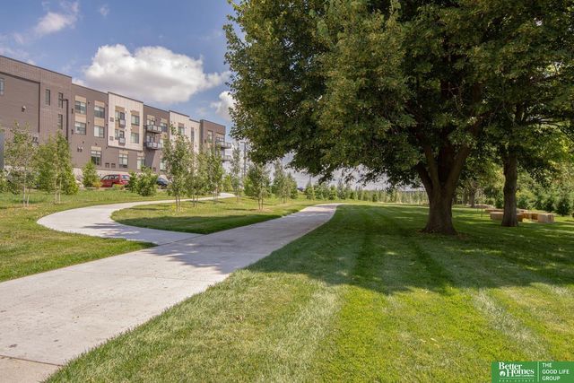 511 S 150th Circle, Omaha, NE 68154