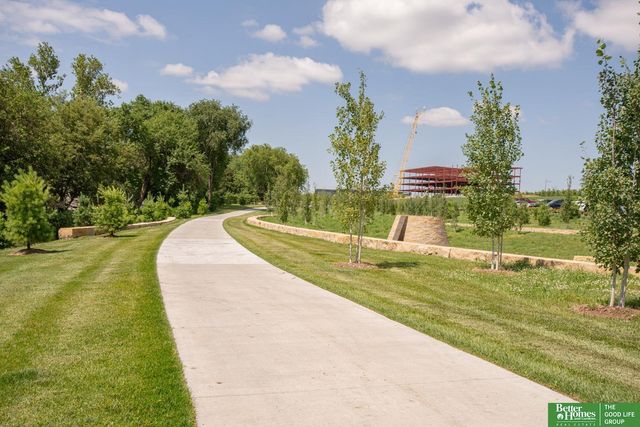 511 S 150th Circle, Omaha, NE 68154