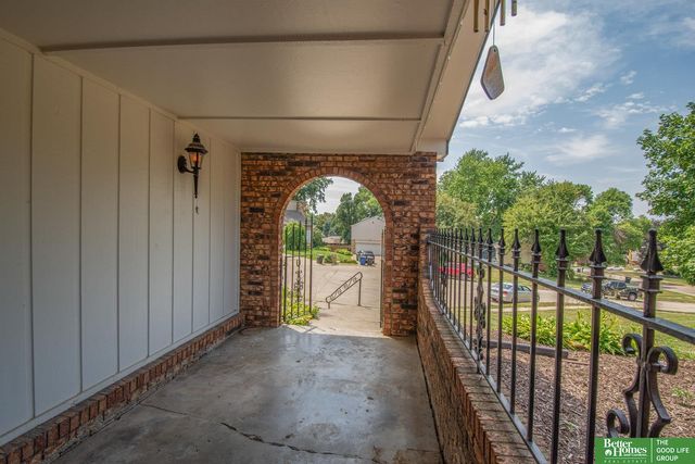 511 S 150th Circle, Omaha, NE 68154