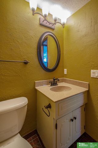 511 S 150th Circle, Omaha, NE 68154