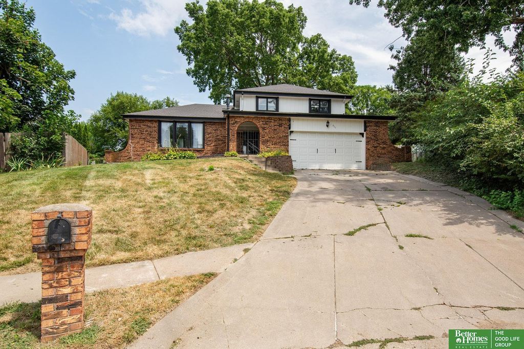 511 S 150th Circle, Omaha, NE 68154