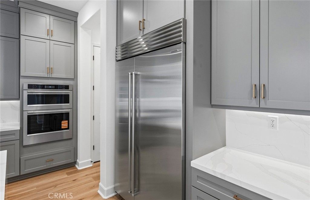 Image 16 of property listing at 11814 Canoga Avenue, Chatsworth, CA 91311