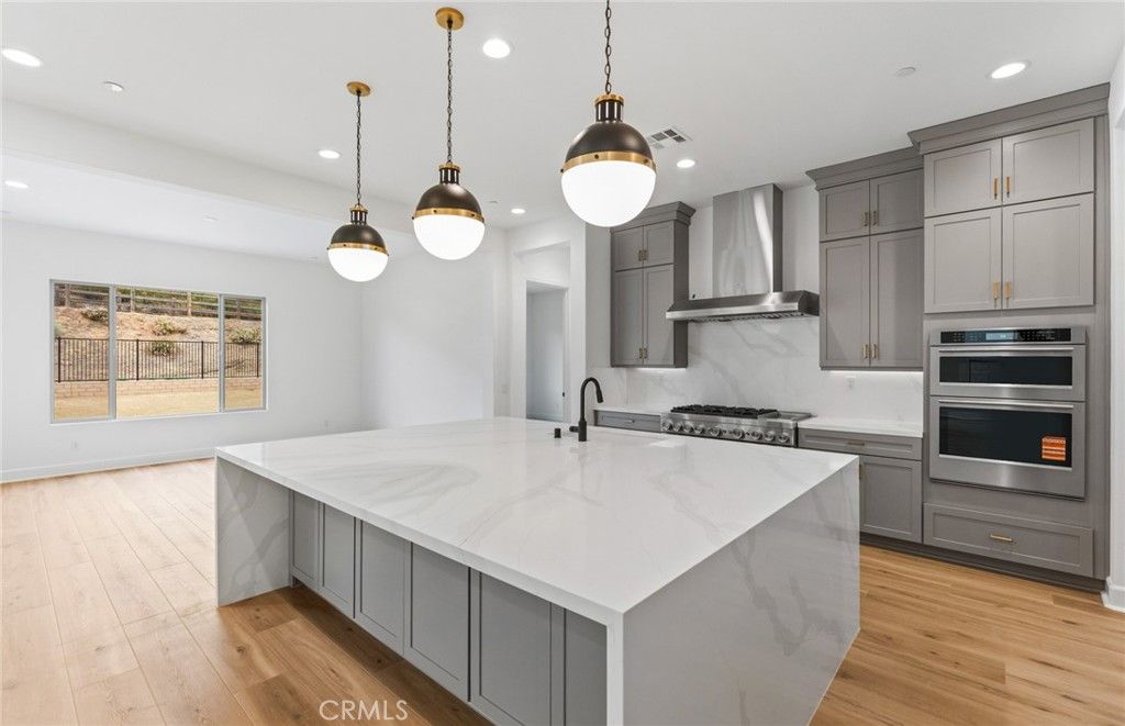 Image 17 of property listing at 11814 Canoga Avenue, Chatsworth, CA 91311