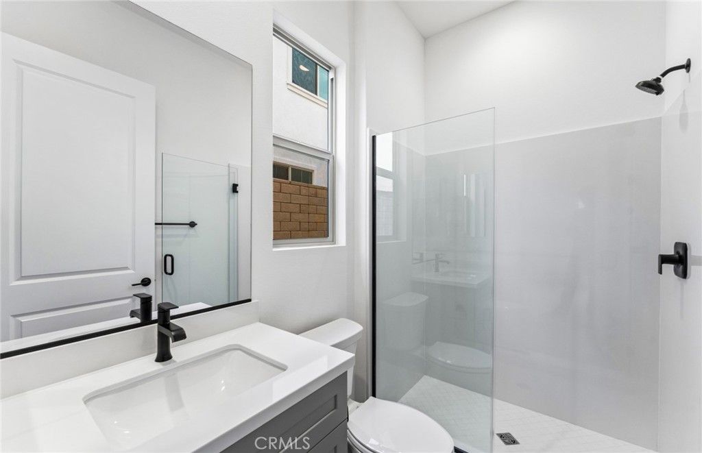 Image 19 of property listing at 11814 Canoga Avenue, Chatsworth, CA 91311