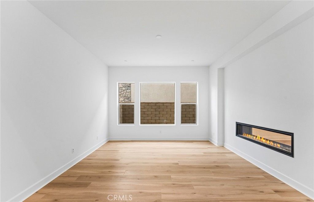 Image 22 of property listing at 11814 Canoga Avenue, Chatsworth, CA 91311
