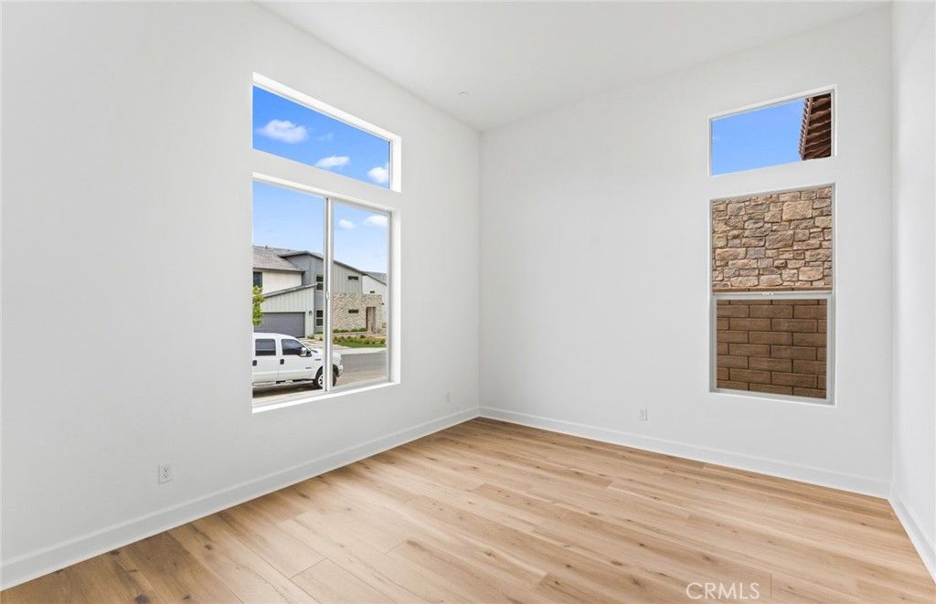 Image 23 of property listing at 11814 Canoga Avenue, Chatsworth, CA 91311