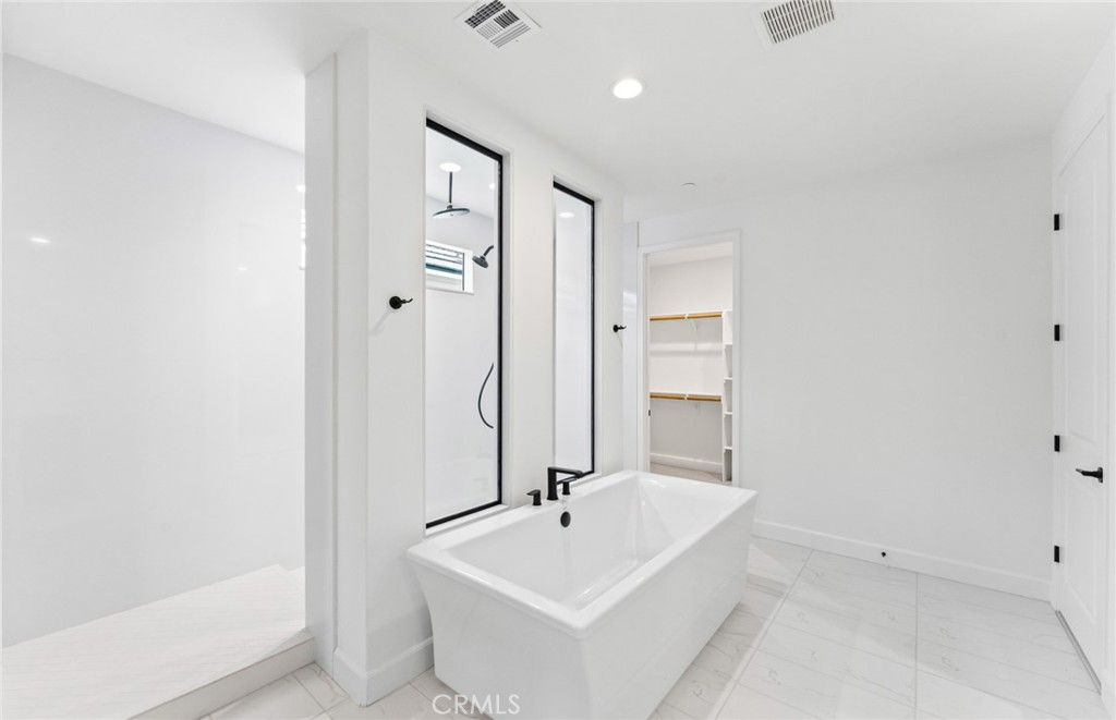 Image 33 of property listing at 11814 Canoga Avenue, Chatsworth, CA 91311