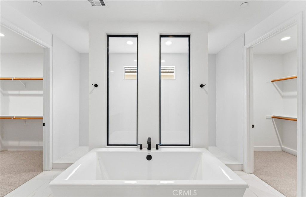 Image 34 of property listing at 11814 Canoga Avenue, Chatsworth, CA 91311