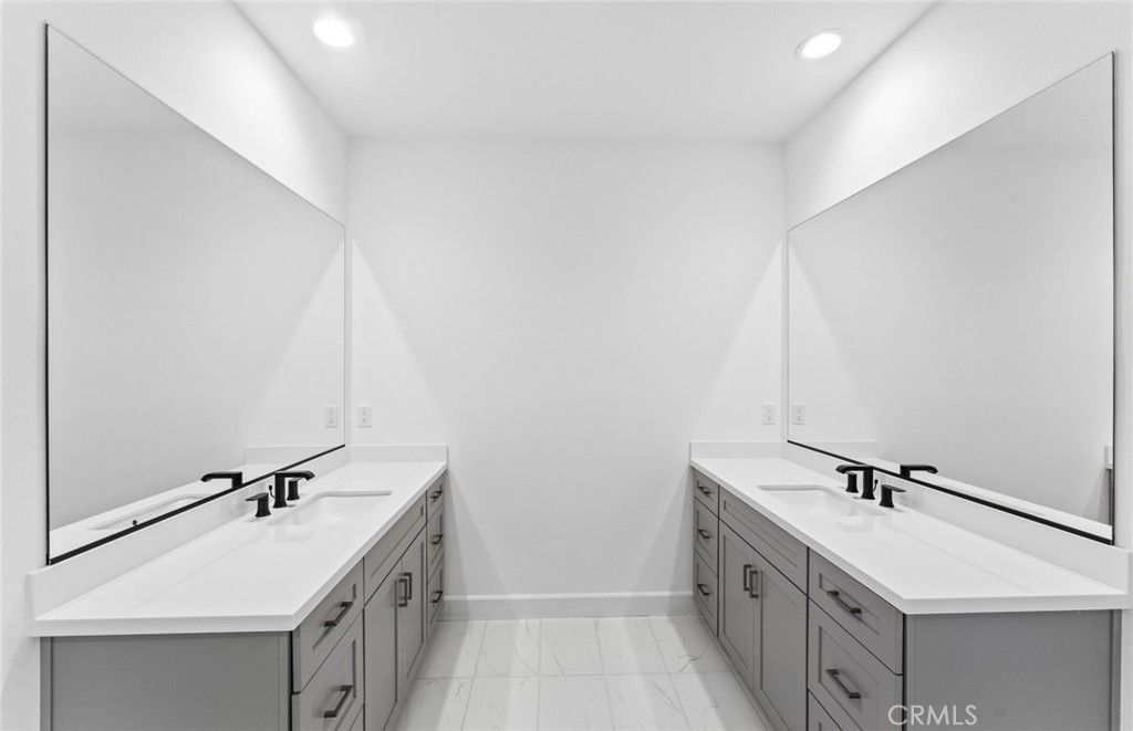 Image 35 of property listing at 11814 Canoga Avenue, Chatsworth, CA 91311
