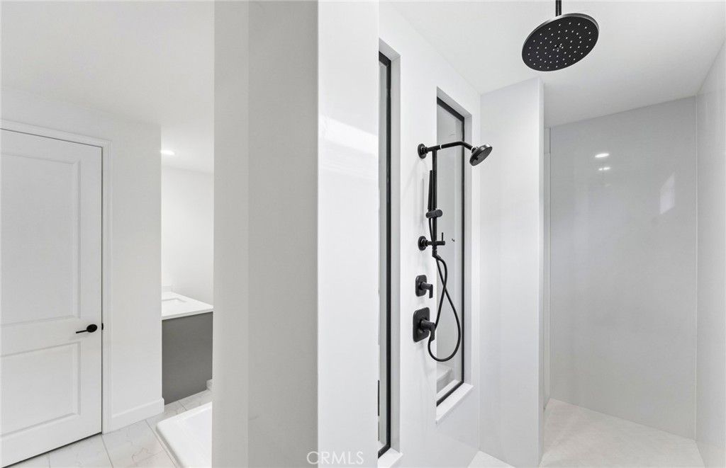 Image 36 of property listing at 11814 Canoga Avenue, Chatsworth, CA 91311
