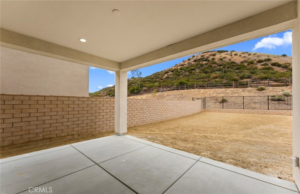 Image 40 of property listing at 11814 Canoga Avenue, Chatsworth, CA 91311