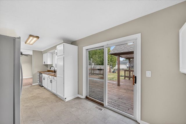 4546 E Berry Road, Pleasant Lake, MI 49272