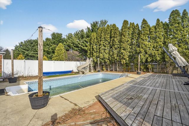 4546 E Berry Road, Pleasant Lake, MI 49272