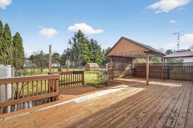 4546 E Berry Road, Pleasant Lake, MI 49272